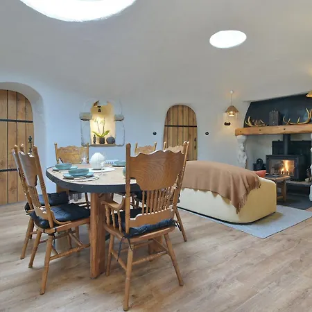 Insolite Troglogite - Pour 5 En Pleine Nature Nyaraló